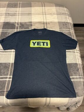 Men’s xl yeti shirt
